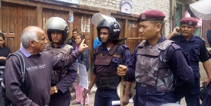 गोविन्द केसी भ्रष्टाचारी हो भन्दै जेल हाल्दै सरकार  (भिडियोसहित)