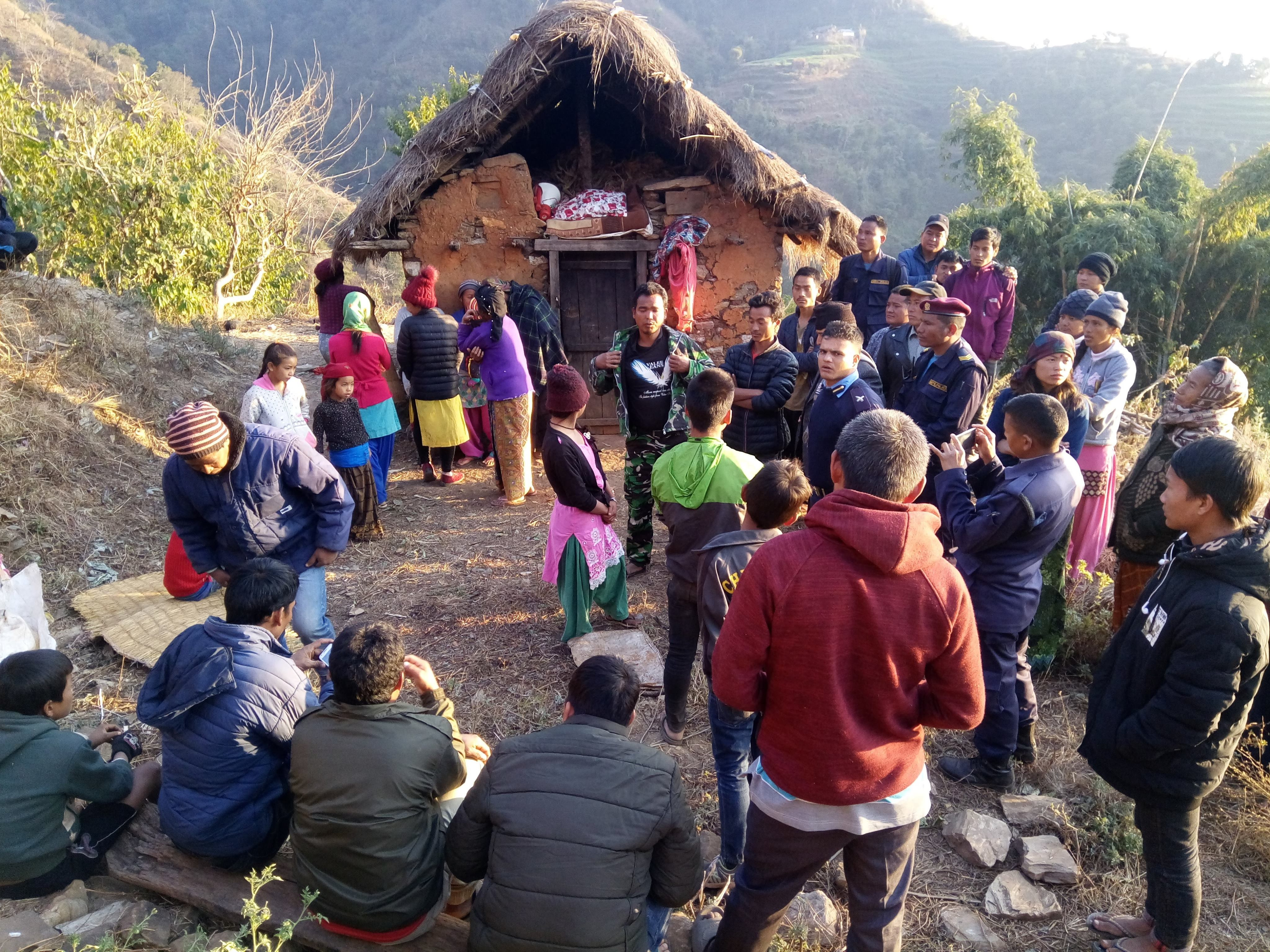 बाल  विवाह बेला गरिरहेको स्थलमै गएर प्रहरीले बाल विवाह रोकेपछि…