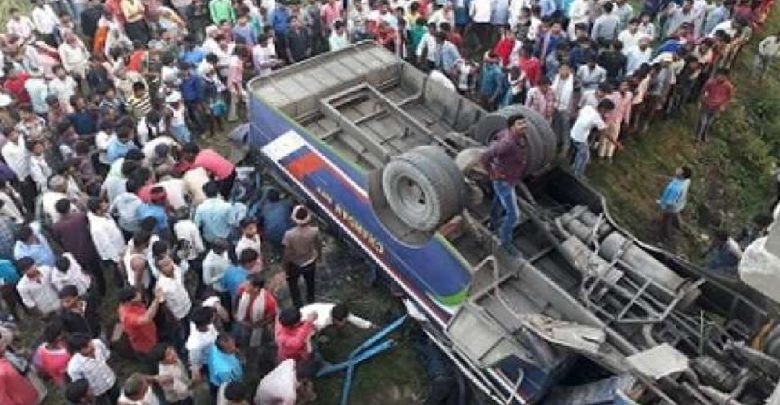 जन्ती बोकेको बस दुर्घटना २० जना घाईते ,के छ अवस्था