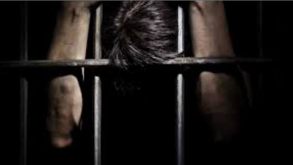 हत्या आरोपमा हिरासत राखेका युवकले गरे झुण्डिएर यसरि गरे आत्महत्या – को हुन् ति युवाक ?