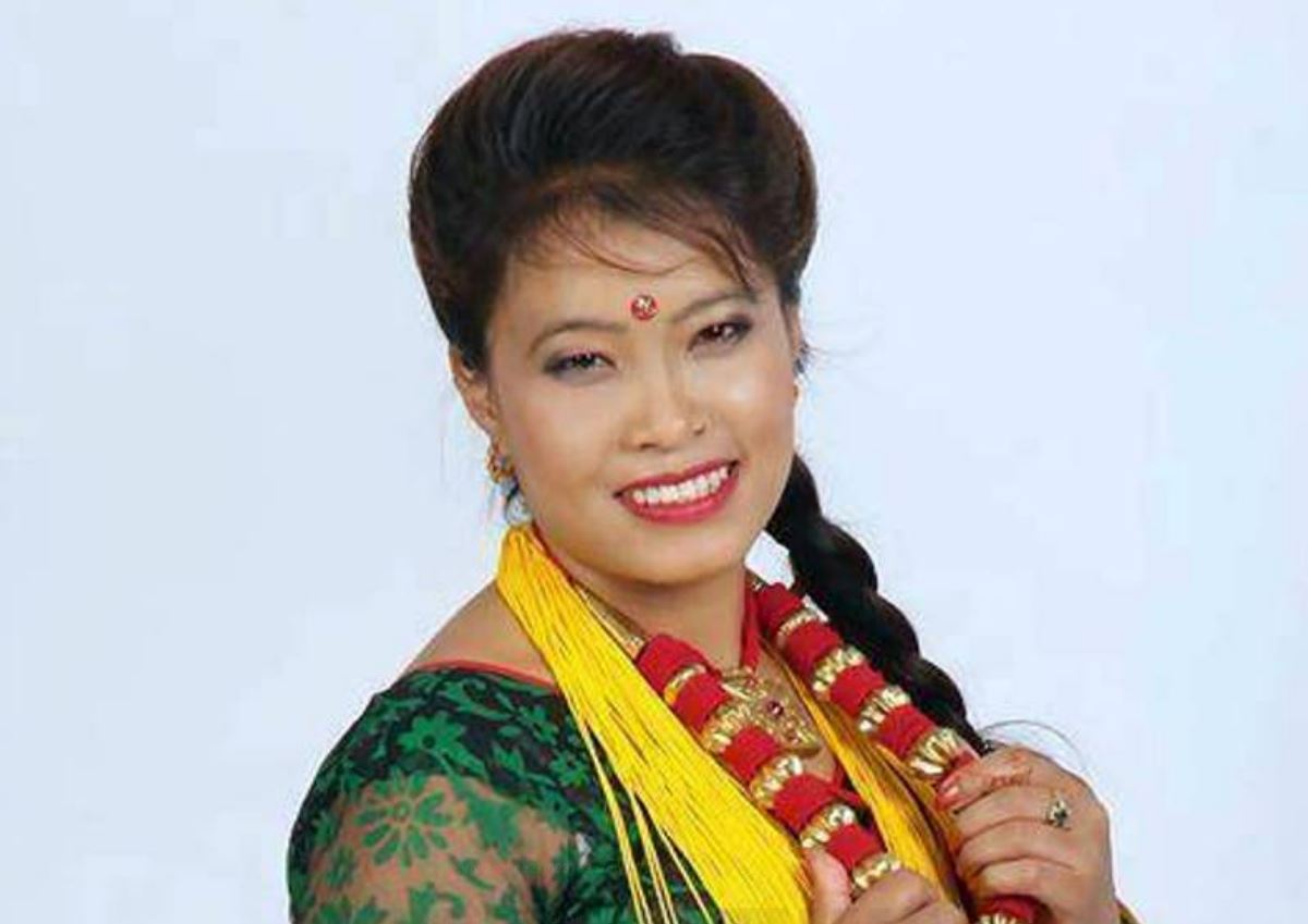 चर्चित लोकदोहोरि गायिका देवी घर्ति मगर फेरी “पागल”भएको खुलासा,खास कारण यस्तो पो रहेछ ,हेर्नुहोस (भिडियो)