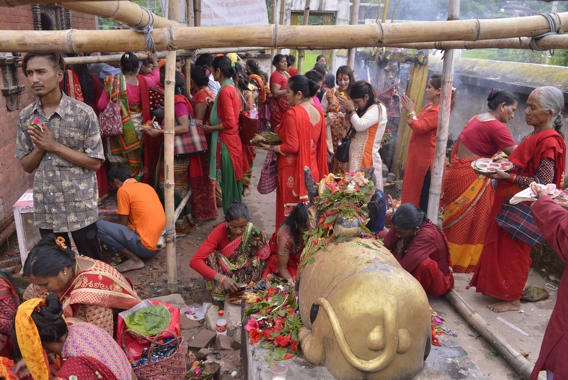 सन्तानेश्वर माईले सबैको रक्षा गरुन ! हेर्नुहोस आजको राशिफल के लेखिएको छ तपाईको भाग्यमा