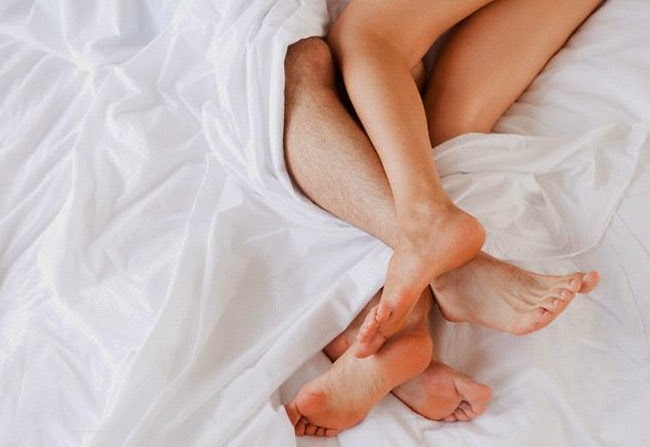 पहिलो पटक यौनसम्बन्ध बनाउने उचित उमेर कुन हो ? जानी राखौ