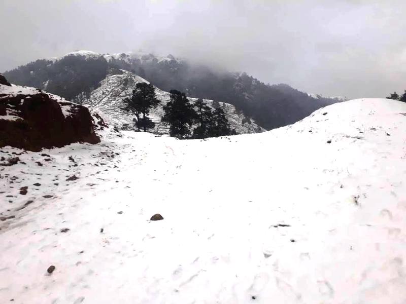रामेछाप र दोलखाको सिमावर्ती क्षेत्र शैलुङमा हिउँ खेल्न आउनेको संख्या बढ्यो