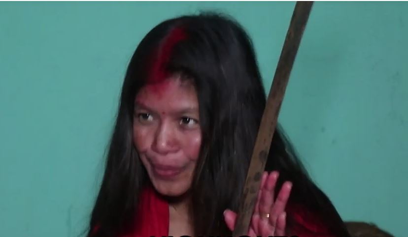 एक्कासी के भो ? तरबार देखाउदै अन्तार्बर्ता मै जंगीइन धर्ति माता बिष्णु (भिडियो)