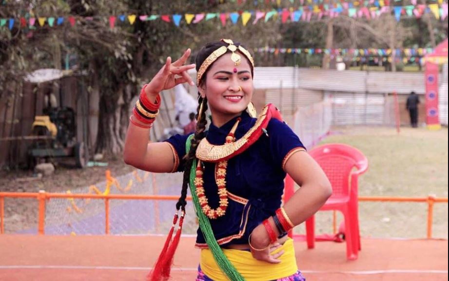 १० कक्षा पढ्दापढ्दै बजारमा बिकेकी मोडल झरना बोहोरा (फोटो फिचर)