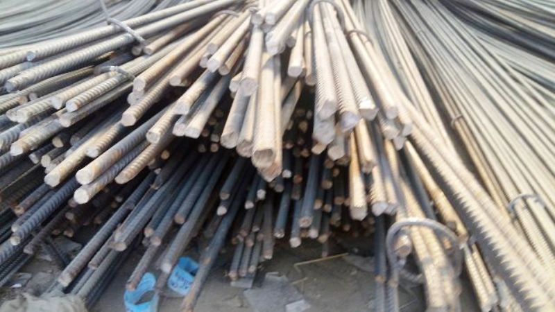 मन्थलीमा संचालित हार्डवयर पसलले म्याद नाघेका सामान बिक्रि गर्दै