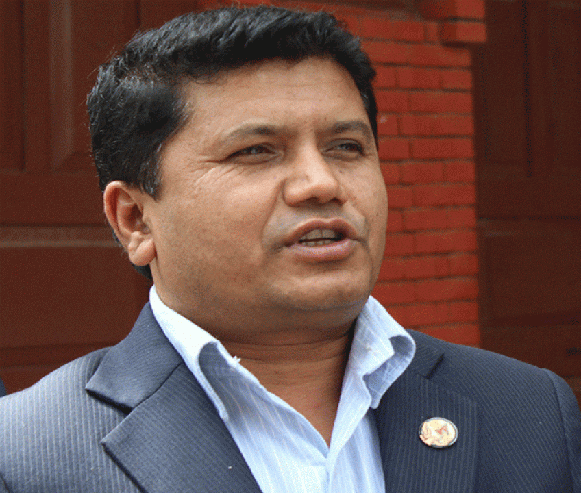पर्यटनमन्त्री रविन्द्र अधिकारी चढेको हेलिकाेप्टर सम्पर्कविहीन