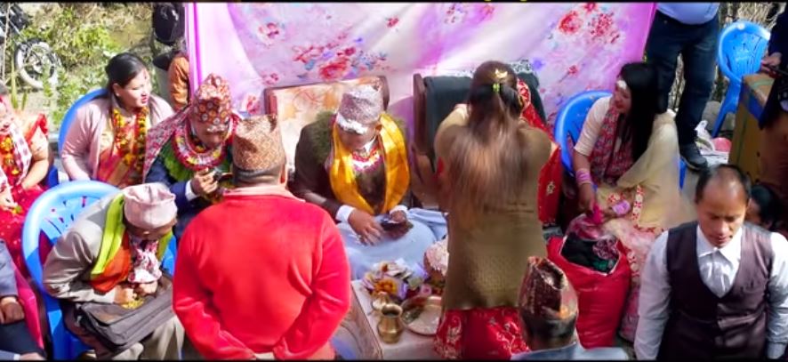 आखिरमा बिहे गर्दै स्मृति तिमिल्सिना, को संग बिहे गर्दै छिन ,को हुन् पति -यसरि घन्कियो पञ्चेबाजा गीत,हेर्नुहोस(भिडियो)