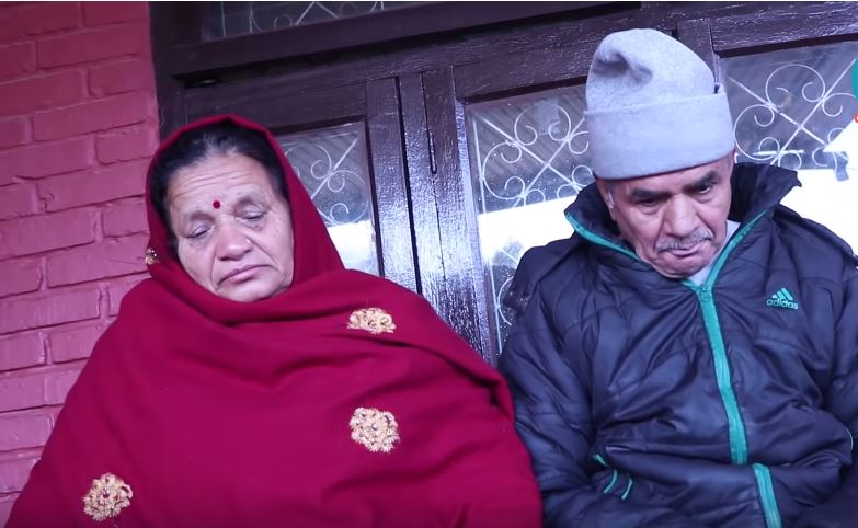 हेलिकप्टर दुर्घटना : मृतक रविन्द्र अधिकारीका आमाबुवाको यस्तो हालत पोखरामा ! अधुरै रहे देखेका सपना ,हेर्नुहोस(भिडियो)