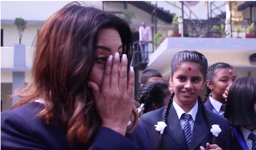 रातभरी सुतेकै छैन भन्दै करिश्मा एक्कासि मिडियामा,खास कारण यस्तो पो रहेछ (भिडियो)