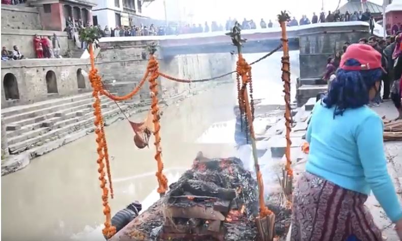 यसरि सकियो भरतमोहन अधिकारीको पार्थिक शरीर ,यसरि चल्यो पशुपतिमा रुवाबासी ,हेर्नुहोस(भिडियो)