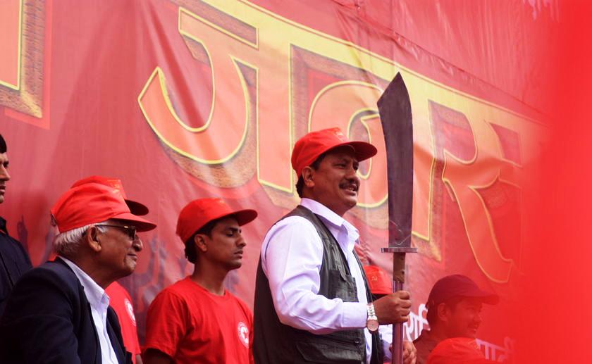 नेतृत्व माथि प्रतिवन्द्ध लगाउने  सरकारको घोषणा ! विप्लवको यस्तो रणनीति