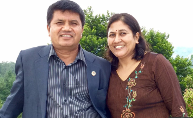 रवीन्द्र अधिकारीकी श्रीमतीले १२ औँ दिनमा अधिकारीलाई सम्झँदै भक्कानिदै भनिन त्यो दिन शुभयात्रा पनि भन्न पाएकी थिइन