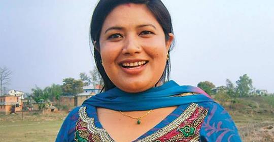 एसइइमा आमाछोरीको पर्तिस्पधा ! सांसदशान्ता चौधरी छोरीसँगै एसइइ दिँदै
