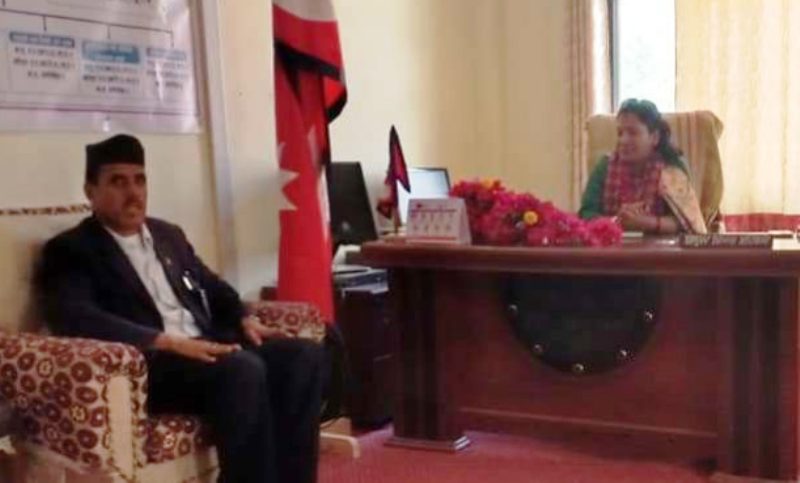 रामेछापमा पहिलो महिला प्रमुख जिल्ला अधिकारीले जिम्वेवारी सम्हालिन