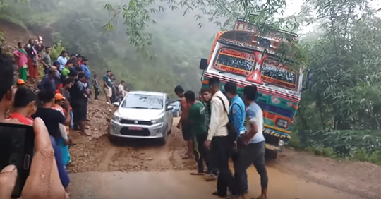 गुल्मी कै सबैभन्दा खतरनाक सडकको अवस्था यस्तो दयनिय, हेर्नुहोस् भिडियो