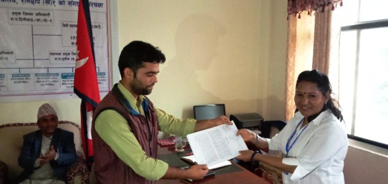 प्रेस बिरोधी प्राबधान सच्याउन माग गर्दै प्रेस युनियन रामेछापले ज्ञापन पत्र बुझाइयो