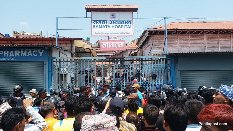 समता अस्पतालमा युवतीको रहस्यमय मृत्युलाई लिएर तोडफोड,आत्महत्या होइन हत्या हो ! तोडफोड सहित तनावग्रस्त अस्पताल