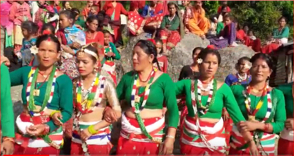 अछामी महिलाको प्रतक्ष्य लाईभ डेउडा ! यसरि गरे सवालजवाफ -हेर्नुहोस(भिडियो)