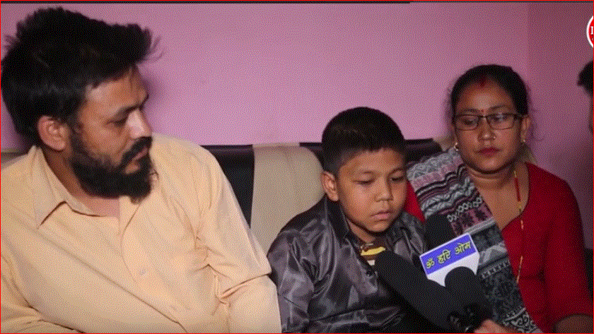 उपचार गईदीन भन्दै मृगौला पिडित १२ बर्षिय छोरा सहित मिडियामा
