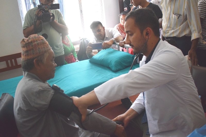 जिल्ला प्रशासन कार्यालय रामेछापले सुरु गर्यो औषधी सहितको निशुल्क स्वास्थ्य परिक्षण सेवा