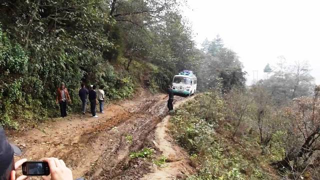 दोलखामा अघोषित नाकाबन्दि