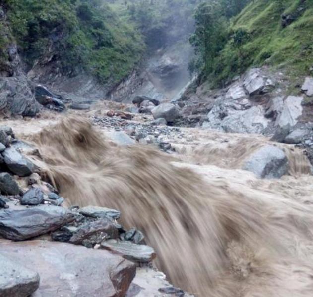 तीजमा माइत आएकी छोरीलाई लिन गएकी आमाको खोलाले ज्यान लियो