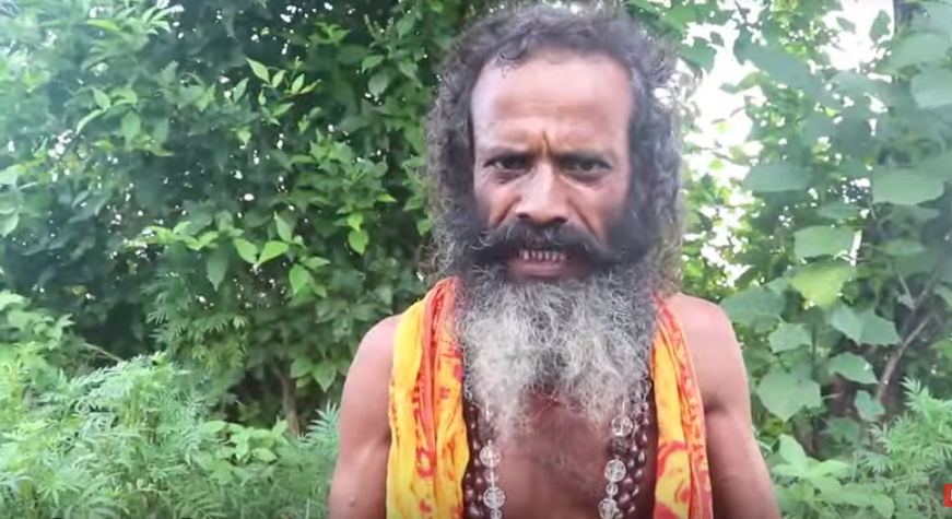 ऋषि धमलाको गोडाको पानि खाएको फोटो भाइरल भएपछि एक बाबा मिडियामा कडा रुपमा प्रस्तुत भए