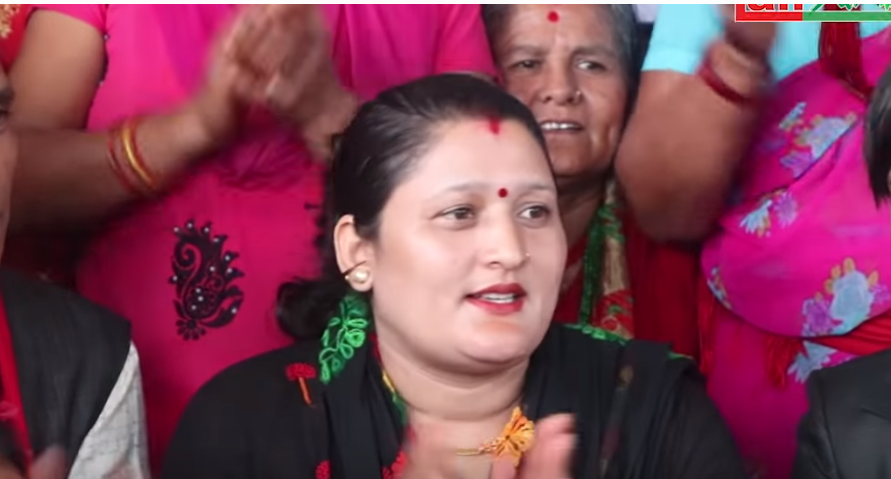 कमला घिमिरे भाईरल बनेपछि कमलाको दिदि मिडियामा,सवैलाई बनाए चकित,हेर्नुहोस(भिडियो)