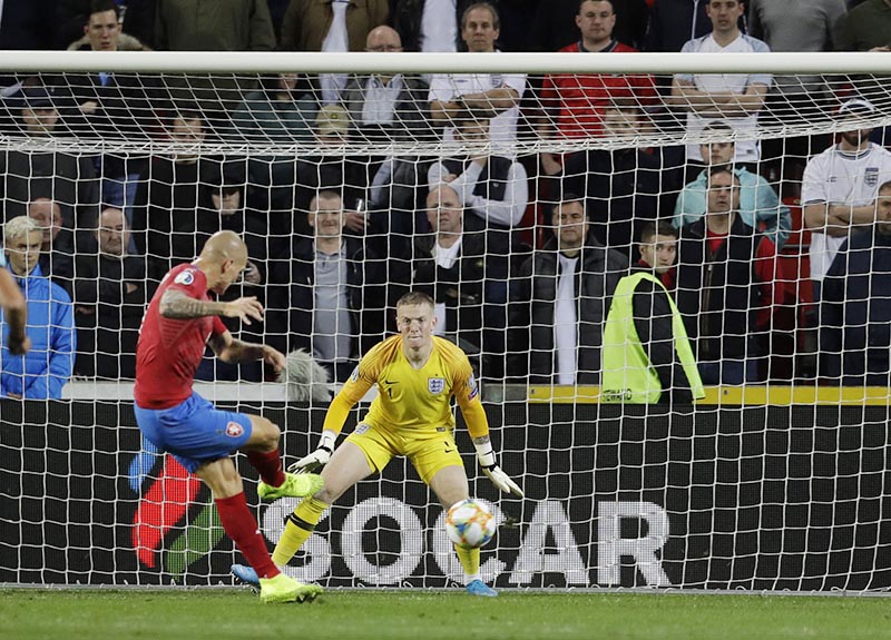 England lose 1st qualifier in decade, Ondrasek dream debut