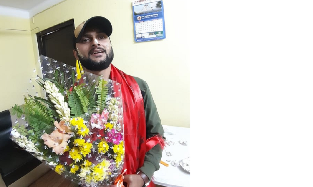 डि.आर सुजनको जन्म दिनमा चर्चित गायक पुरुषोत्तम न्यौपानेले गाए यस्तो कारुणिक गित(भिडियो)