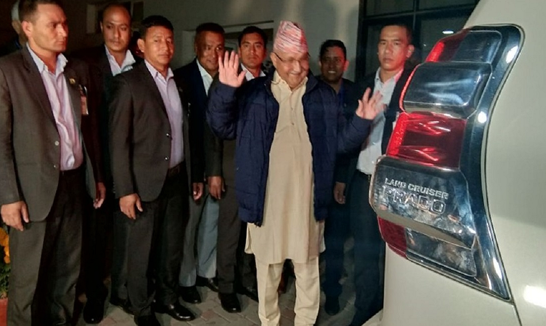 मेरो चिन्ता नलिनुहोस : ‘म ठिक छु’भन्दै ओली अस्पतालबाट फर्किए बालुवाटार