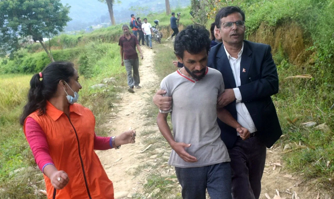 मानसिक रोगि राजुलाई उपचारका लागि लगियो पोखरा