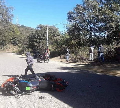 बस र मोटरसाइकल एकआपसमा ठोक्किँदा एकजनाको उपचारको क्रममा मृत्यु