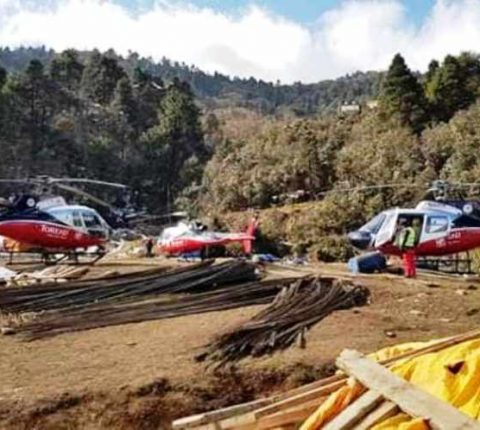 सोलुखुम्बुमा नियम उल्लंघन गदै हेलिकोप्टरमार्फत सामान ढुवानी हुँदै