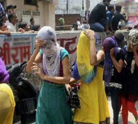 भक्तपुरका होटल तथा खाजाघरमा अनैतिक कार्य गर्दै गरेको अवस्थामा १६ जना पक्राउ