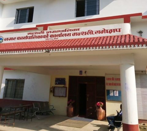 मन्थली नगरपालिकाको कोरोना सतर्कता : स्वास्थ्य , फोहोर व्यवस्थापन र दमकल बाहेकका सेवा वन्द