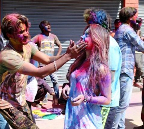 आज फागु पूर्णिमा अर्थात होली, रामेछापमा पनि जमघट भएर होली खेल्न नपाइने