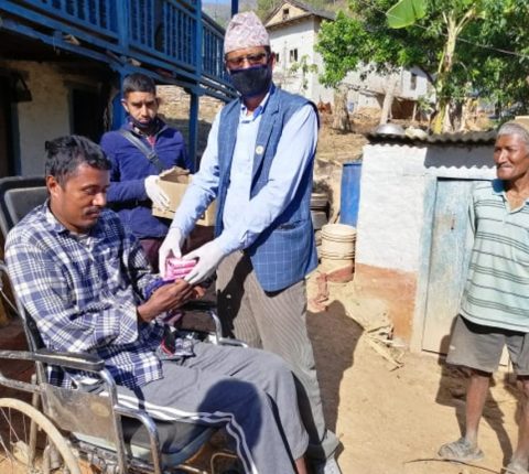 माक्स र हातधुने सावुन वितरण