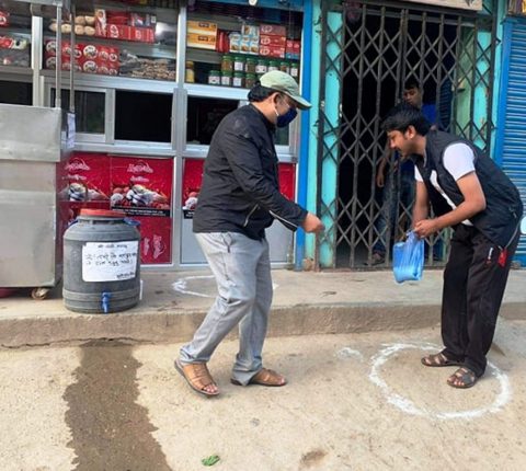 मन्थलीमा अत्यावश्यक वस्तु किनमेल गर्न निश्चित दूरी कायम
