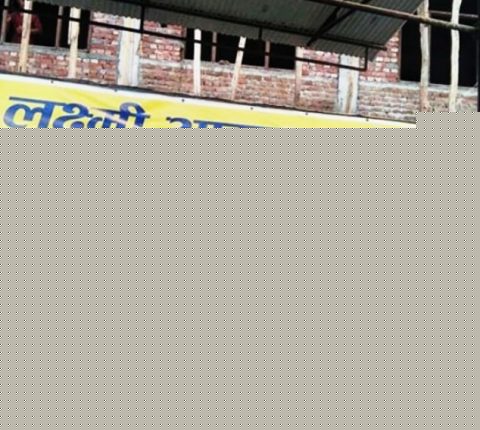 लक्ष्मी आयल स्टोर्सको काला कर्तुत खुलेपछि स्टोर्समा प्रशासनको ताला