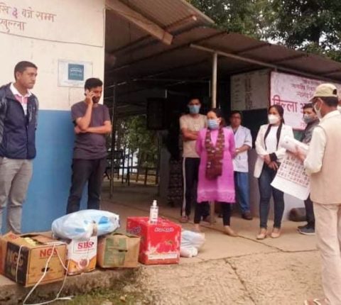 कोरोना संक्रमितलाई पोषणयुक्त खानेकुरा र सुरक्षा सामाग्री