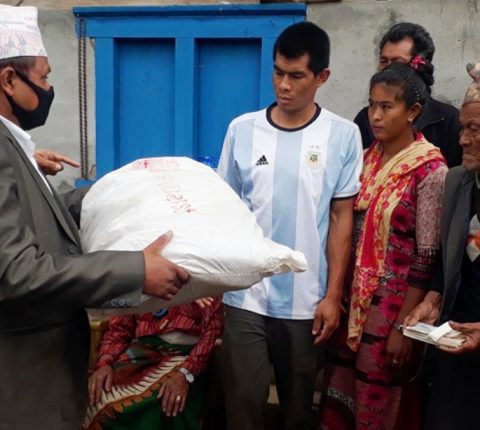 चट्याङमा परी ज्यान गुमाएकी श्रेष्ठको परिवारले राहत पाए