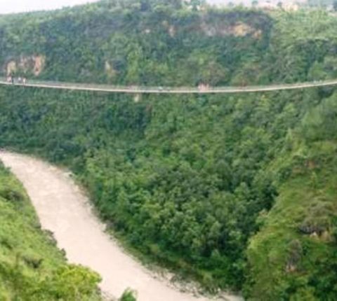 रामेछाप र दोलखा जोड्ने झोलुङ्गे पुल बाट हामफालेर आत्म*हत्या