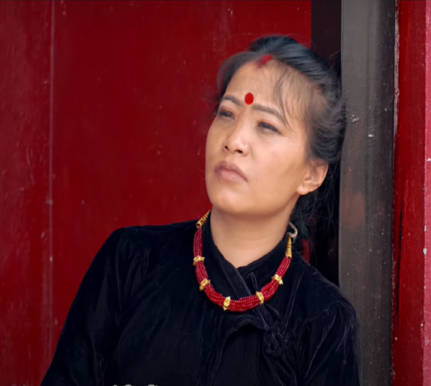 लार्के जोबन हरायो बुढ्यौलीले छोयो गायिका देवि घर्तीमगरलाई,दुखेसो पोख्दै मिडियामा(भिडियो)