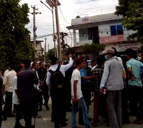 कोरोनाको बढ्दै जोखिम,ओली र दहाल समर्थकबीच झड प