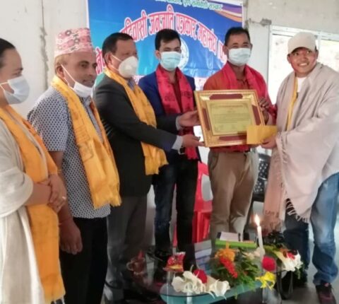 यस वर्षको उत्कृष्ट आदिवासी जनजाति पत्रकारीता वर्ष पुरस्कार युनिक बिफा घिसिङलाई