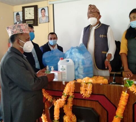 खाँडादेवी गाउँपालिकाका सवै वडा र संघसंस्थालाई स्वस्थ्य सामाग्री हस्तान्तरण