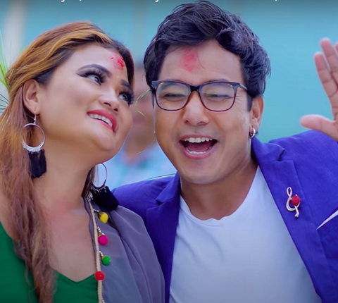 बिक्रम चौहानको निर्देशनमा ऋतु तामाङ कृष्ण रेउले लगायतका दर्जनौ कलाकारको अभिनयमा दशैँ गित‘गाँवै रमाइलो’सार्वजनिक(भिडियो)